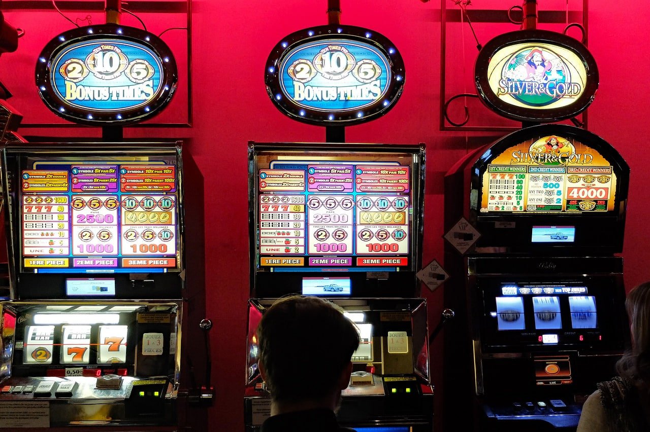 Koleksi game unggulan fruitbox menampilkan slot populer dan meja dealer langsung